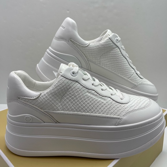 MICHAEL Kors All-White Platform Sneakers HAYES LACE UP
EMBOSSED PRINTED LEATHER - Picture 12 of 16